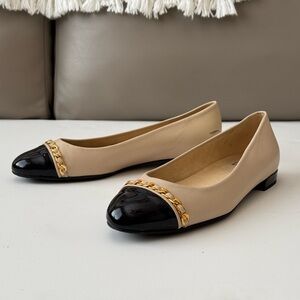 Stuart Weitzman Gold Chain Tan Black Flats